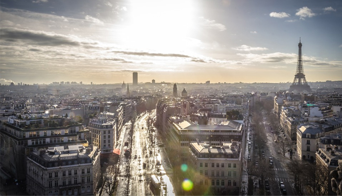 Paris : Les policiers verbalisent des magistrats qui mangent dans un restaurant clandestin