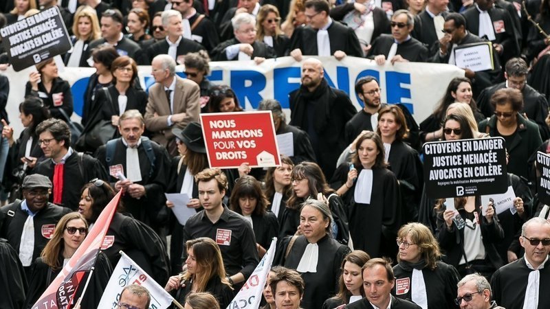Réforme de la justice : laissez les français débattre, arrêtez l'examen du projet de loi ! SIGNEZ LA PETITION ! 